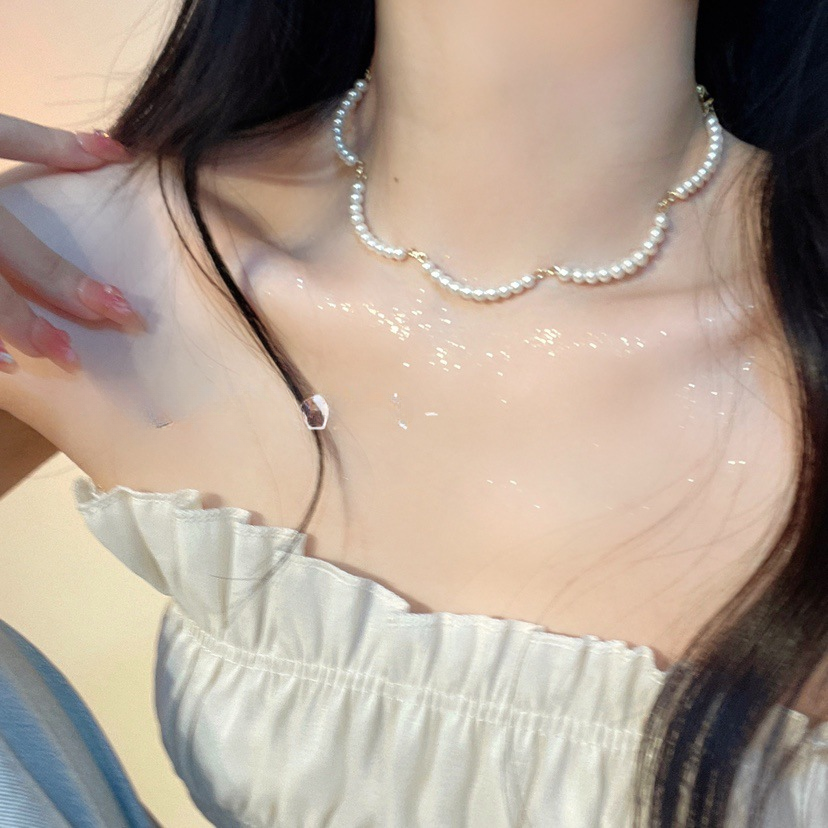 Curved Princess Style Necklace Cn0103
