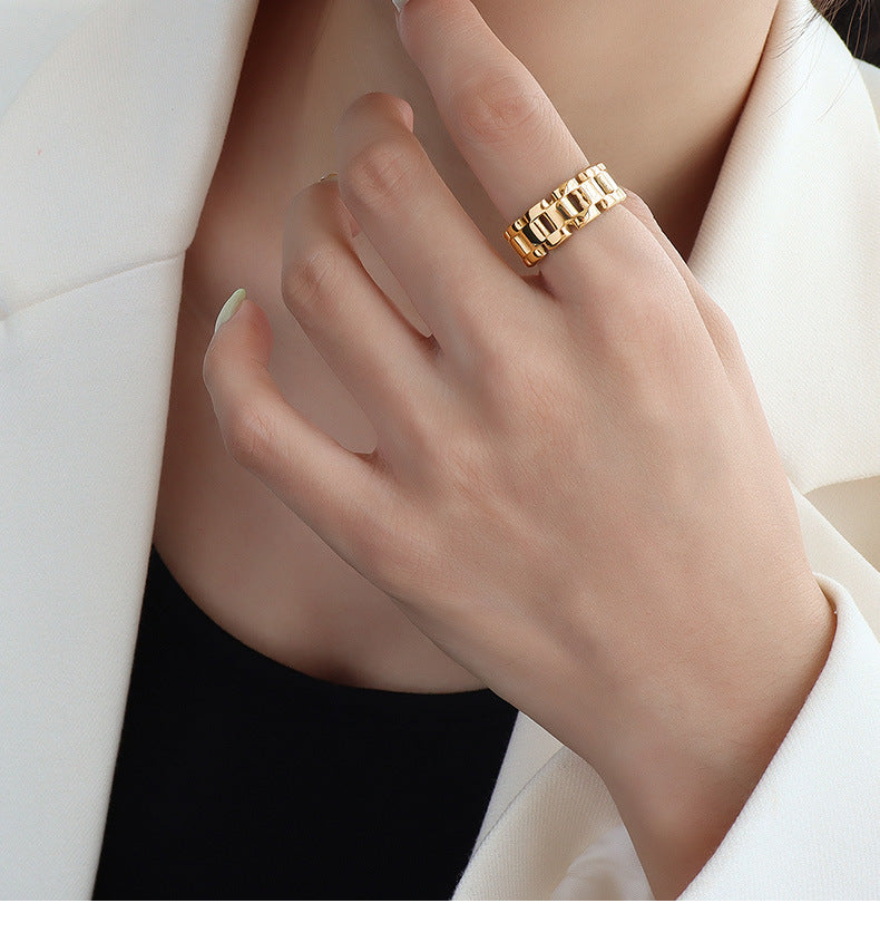 Đồng hồ dây chuyền kiểu nhẫn thực phẩm nữ nhẫn thép titan mạ vàng 18k