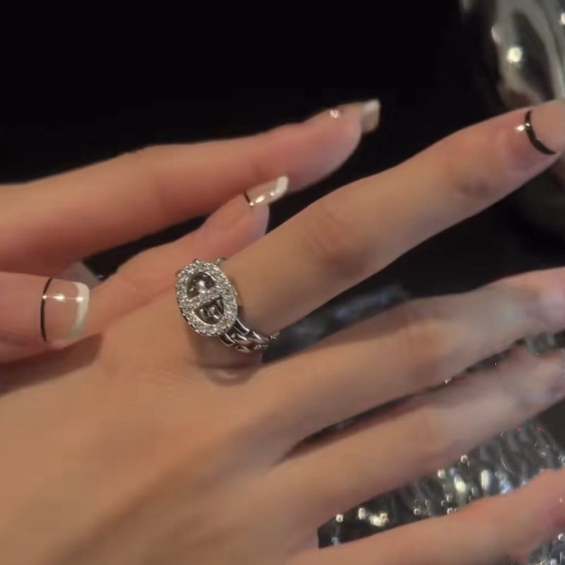 Vòng đeo tay và nhẫn có thể điều chỉnh bằng kim cương đầy đủ mũi lợn