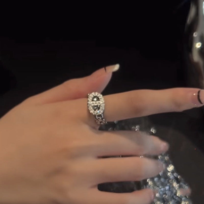 Vòng đeo tay và nhẫn có thể điều chỉnh bằng kim cương đầy đủ mũi lợn