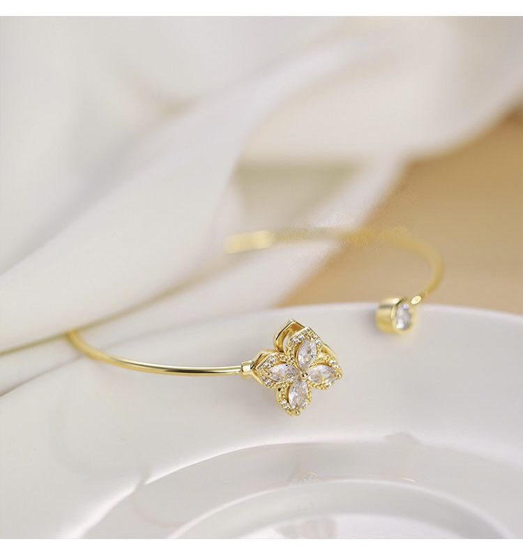 Memutar Gelang Semanggi Bor Flash