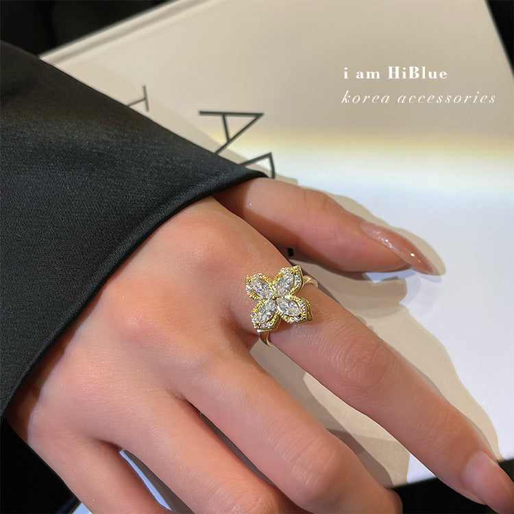 Vòng cỏ bốn lá có thể xoay được khảm siêu nhỏ zircon