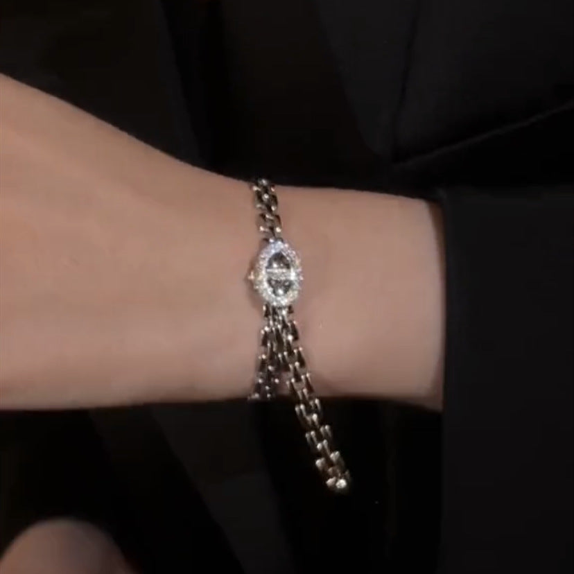 Vòng đeo tay và nhẫn có thể điều chỉnh bằng kim cương đầy đủ mũi lợn