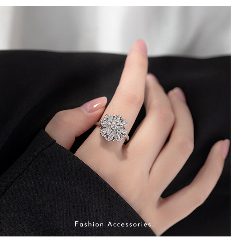 Nhẫn xoay cỏ bốn lá cho nữ