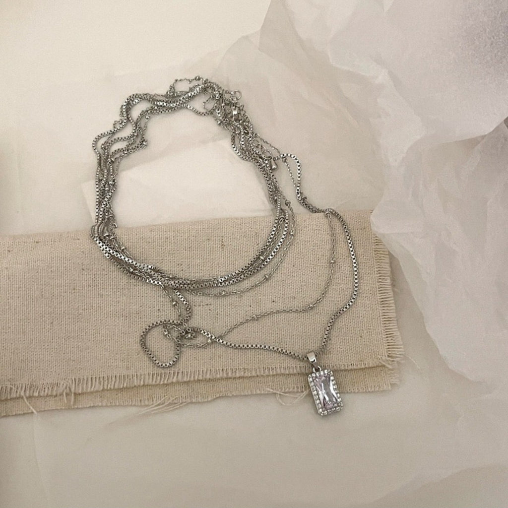 Laminierte Halskette mit quadratischer Bohrung und doppelter Schlüsselbeinkette