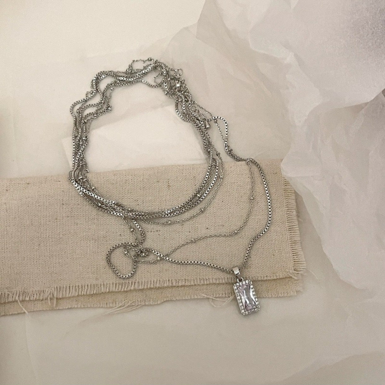 مربع ڈرل ڈبل ہنسلی چین پرتدار ہار