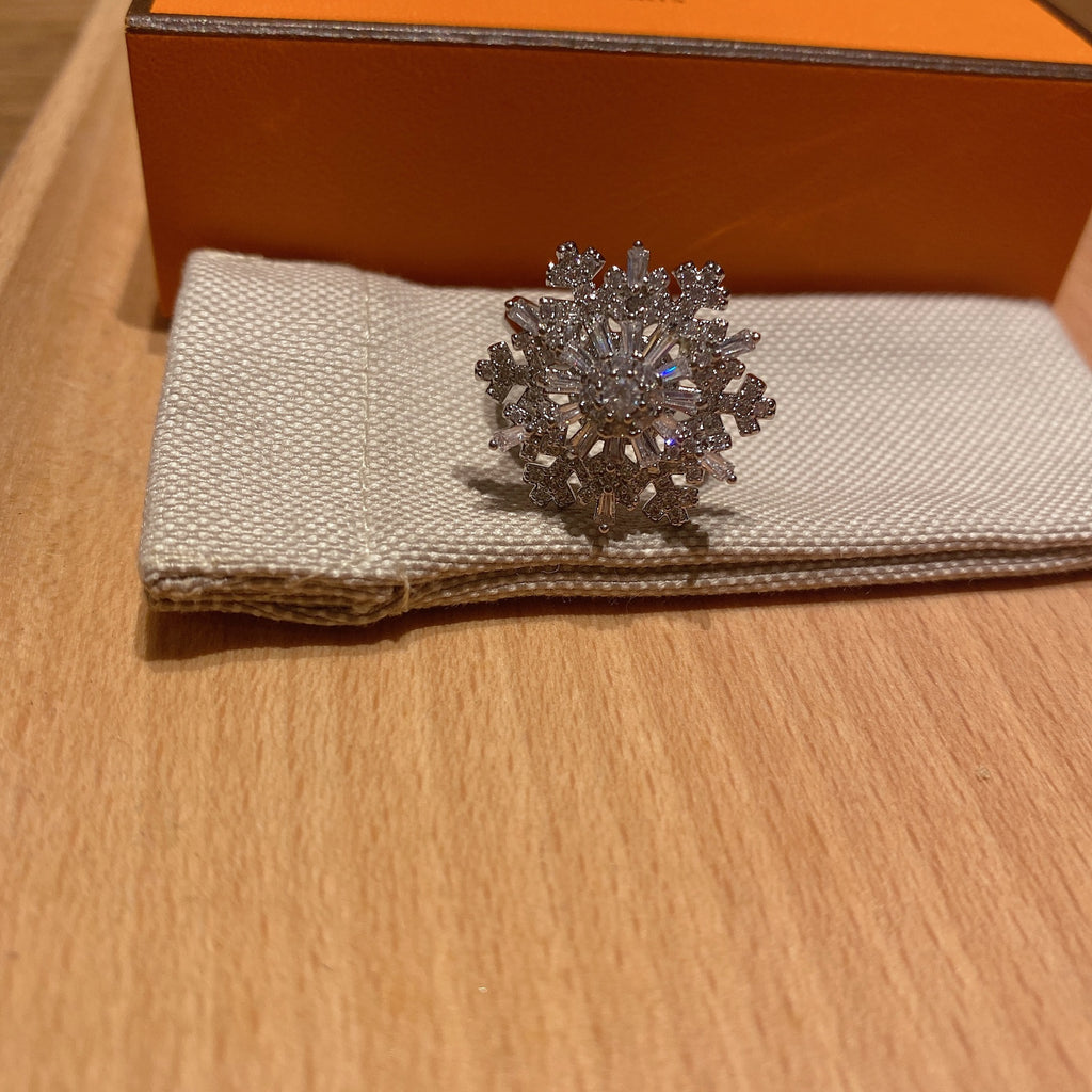 Vòng bông tuyết xoay có thể xoay vòng.