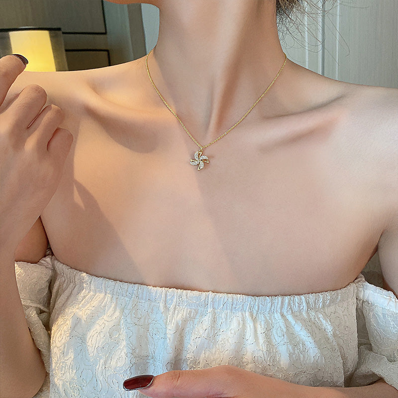 Kalung kincir angin yang dapat diputar untuk wanita musim panas mewah ceruk rantai klavikula 2021 perasaan desain baru aksesoris kalung merah bersih