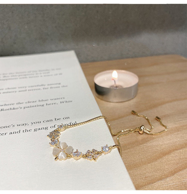 Kabuk dört yapraklı yonca bileklik dişi