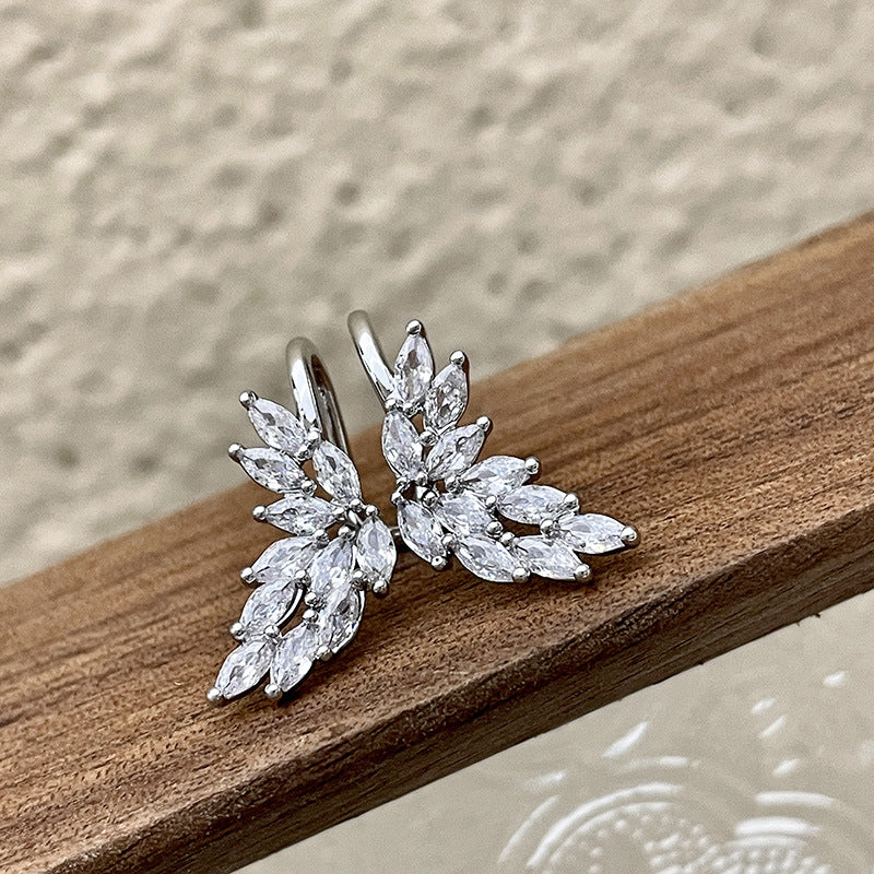 Super flash micro zircon-inlaid butterfly wing ear clip