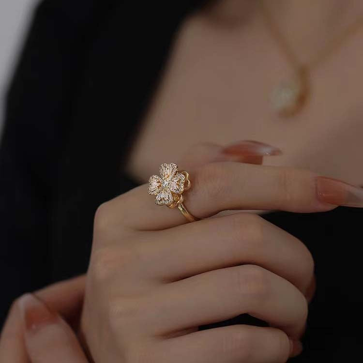 Dây chuyền nữ cỏ bốn lá xoay