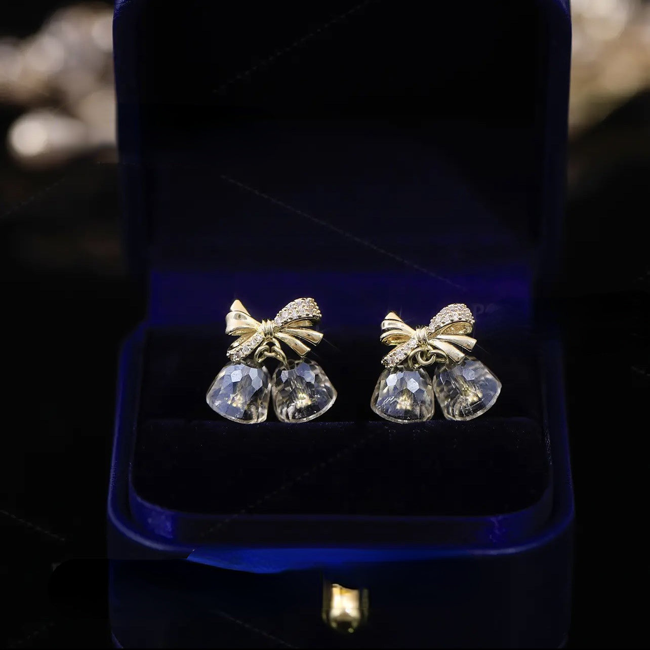 گوشواره زنگ شفاف رنگارنگ پاپیونی با منبت میکرو