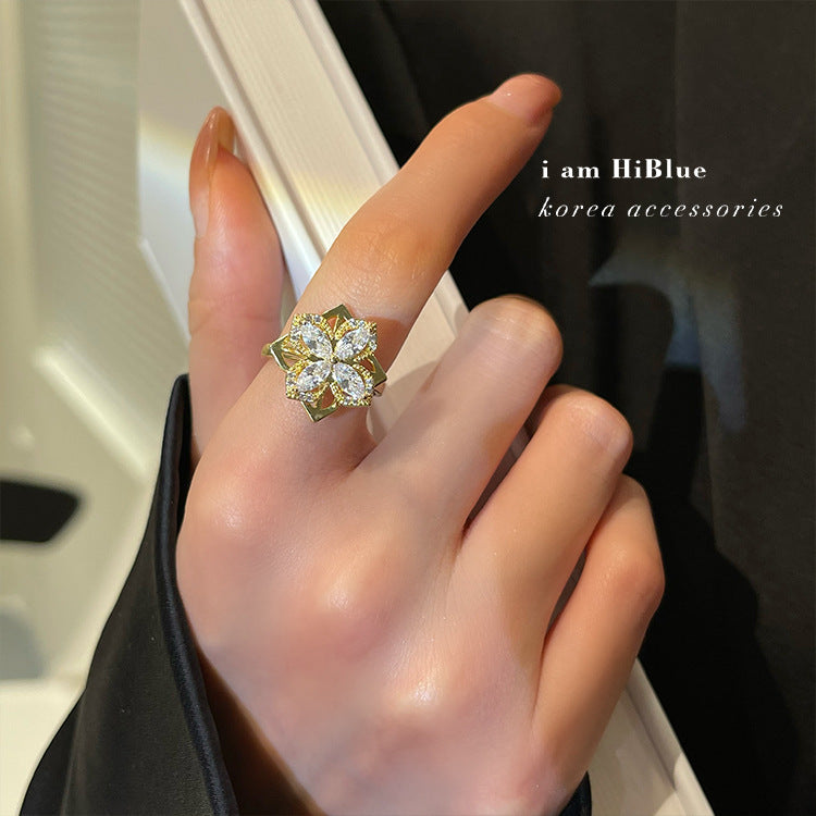 रोटेटेबल फोर-लीफ क्लोवर रिंग माइक्रो-इनलाइड जिरकोन