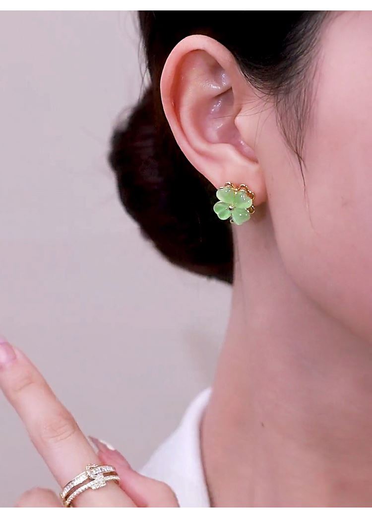 회전하는 녹색 오팔 네잎 꽃 귀걸이 여성