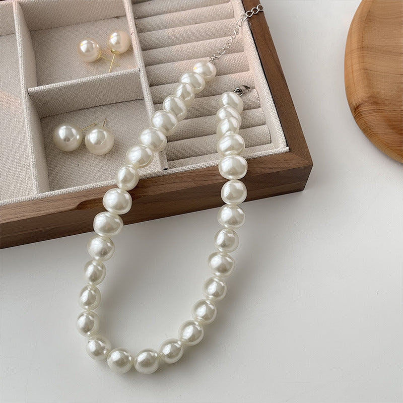 گردنبند و گوشواره بزرگ رترو