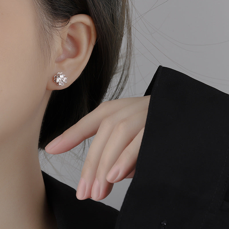 Sterling silver four-leaf clover revolving zircon earrings