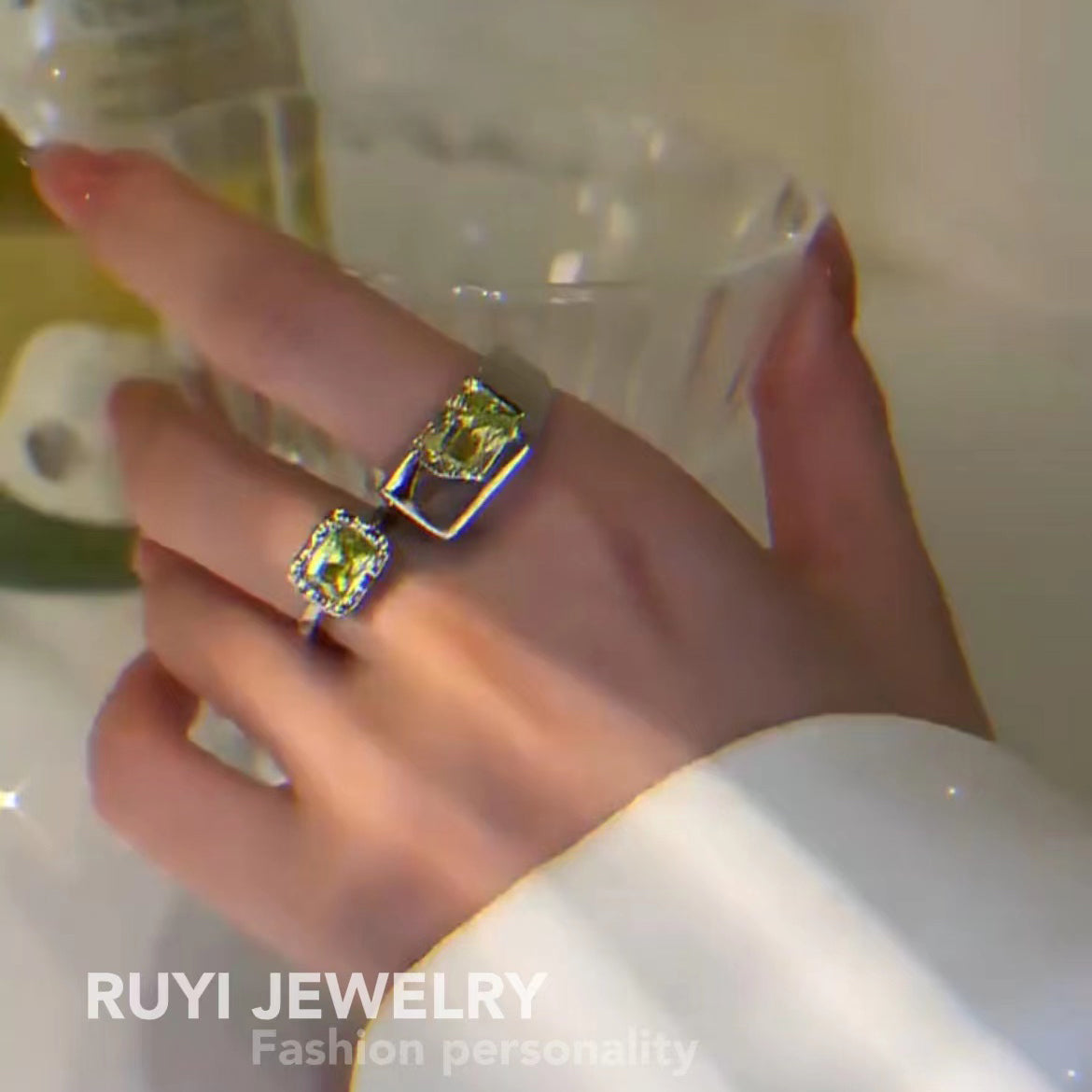 Nhẫn kim cương hình vuông nho xanh Nhẫn thực phẩm mở hai món Nhẫn đeo tay Nhẫn cá tính