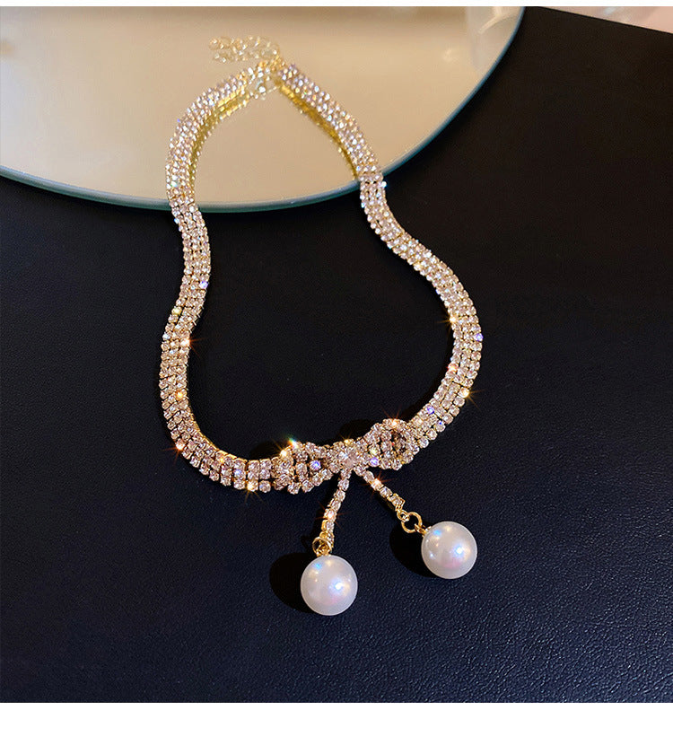 ডায়মন্ড বো নেকলেস