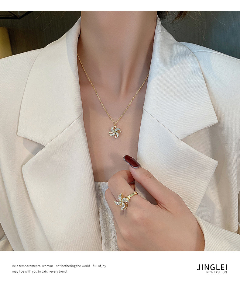 Kalung kincir angin yang dapat diputar untuk wanita musim panas mewah ceruk rantai klavikula 2021 perasaan desain baru aksesoris kalung merah bersih