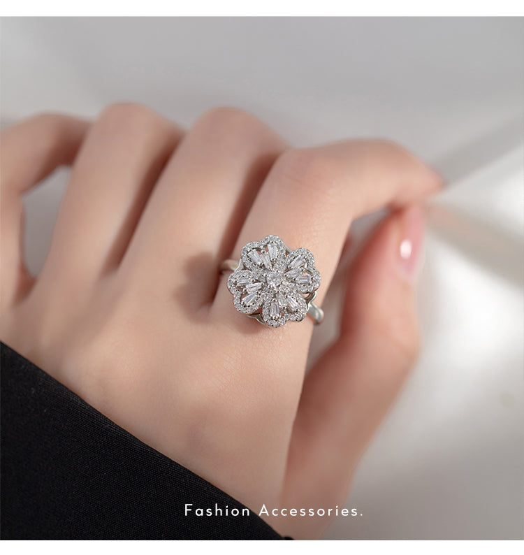 Nhẫn xoay cỏ bốn lá cho nữ