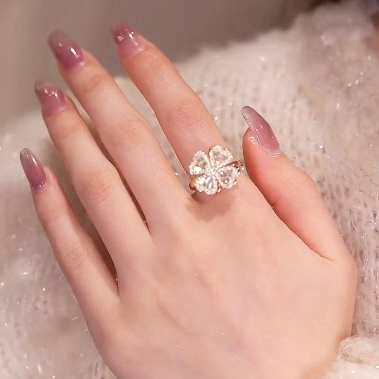 Desain kecil cincin berputar semanggi empat daun ukuran disesuaikan cincin terbuka cincin pribadi berlian ganda