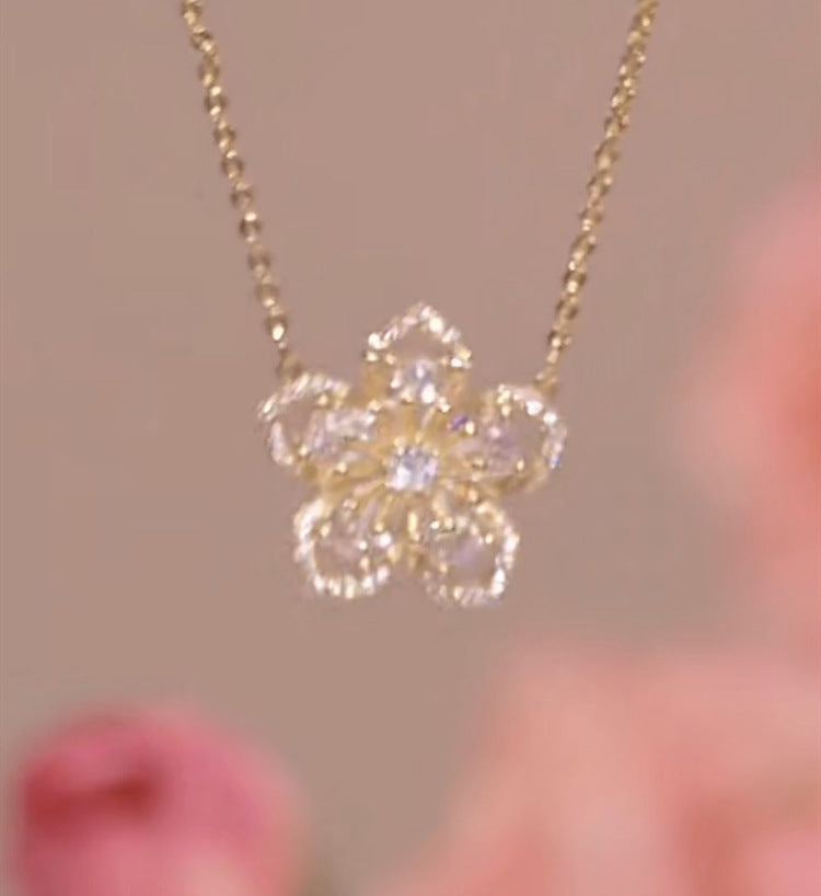 পীচ ব্লসম মাইক্রো-ইনলেইড জিরকন ফুল ক্ল্যাভিকল চেইন