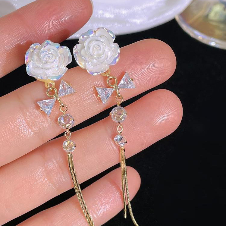 Retro gentle camellia tassel earrings