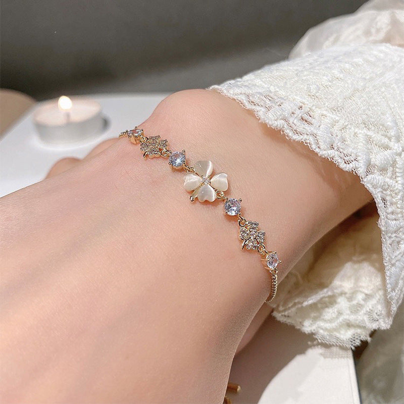 Shell four-leaf clover bracelet female