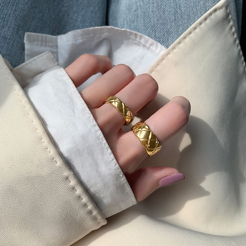 Âu Mỹ Retro Kẻ Sọc Kim Cương Vàng Thép Titan Nhẫn Nữ Thời Trang Cá Tính Nhẫn Cặp Đôi Ngón trỏ Khớp Nhẫn