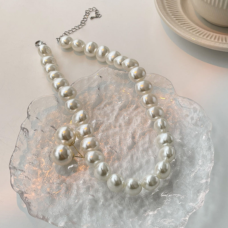 گردنبند و گوشواره بزرگ رترو