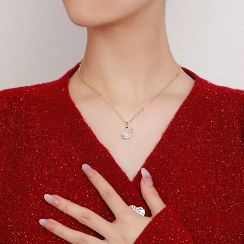 Wanita kalung kelinci berputar