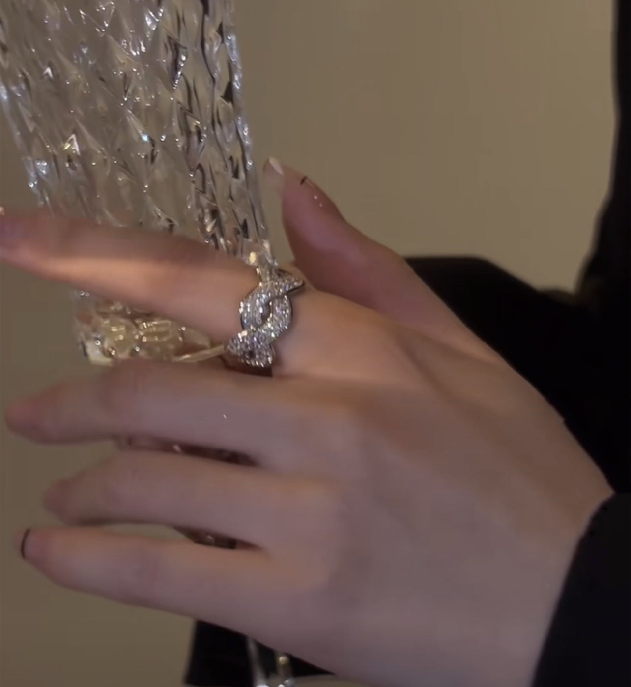 Vòng xoắn nhẫn kim cương đầy đủ