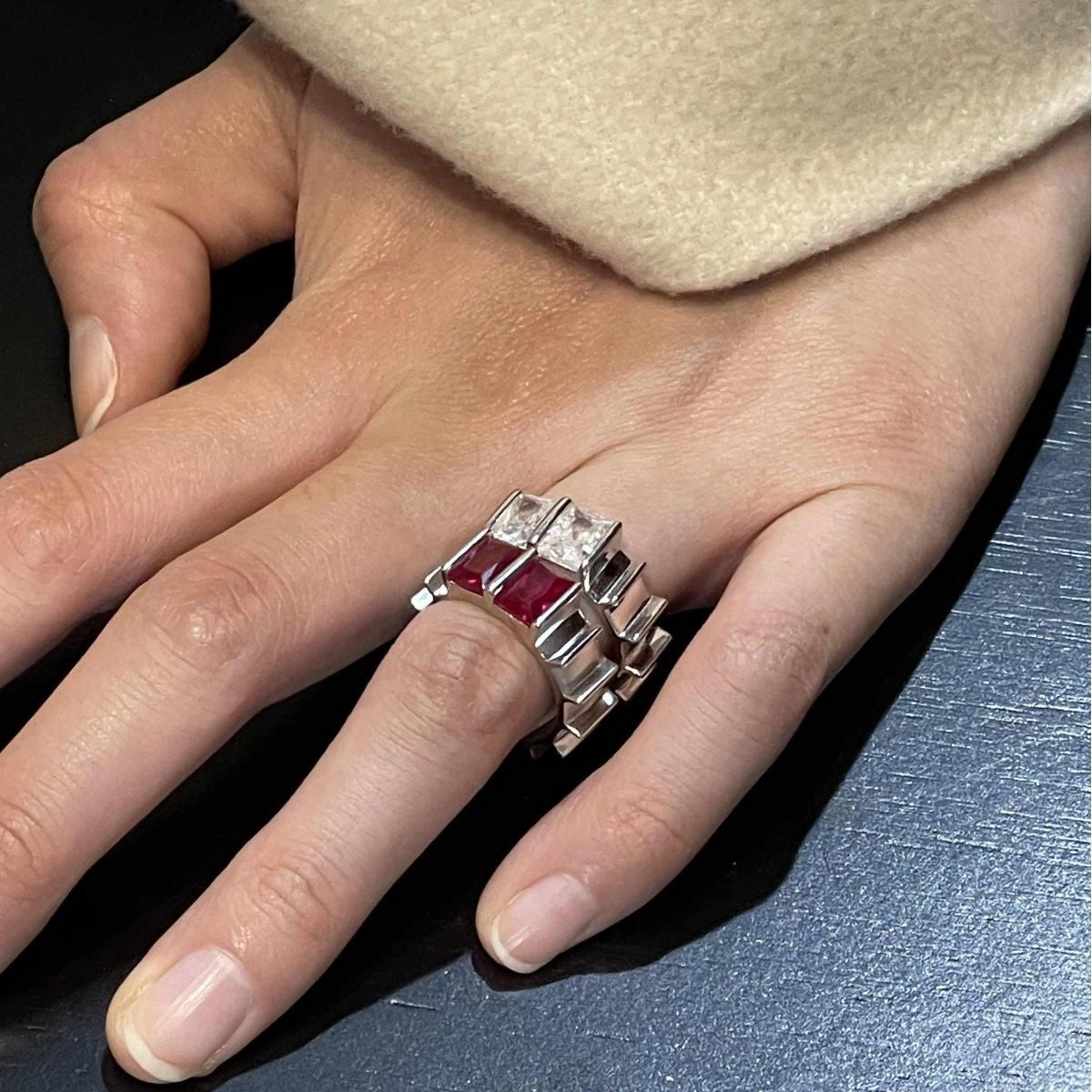 Nhẫn Joker hào phóng màu đỏ và trắng