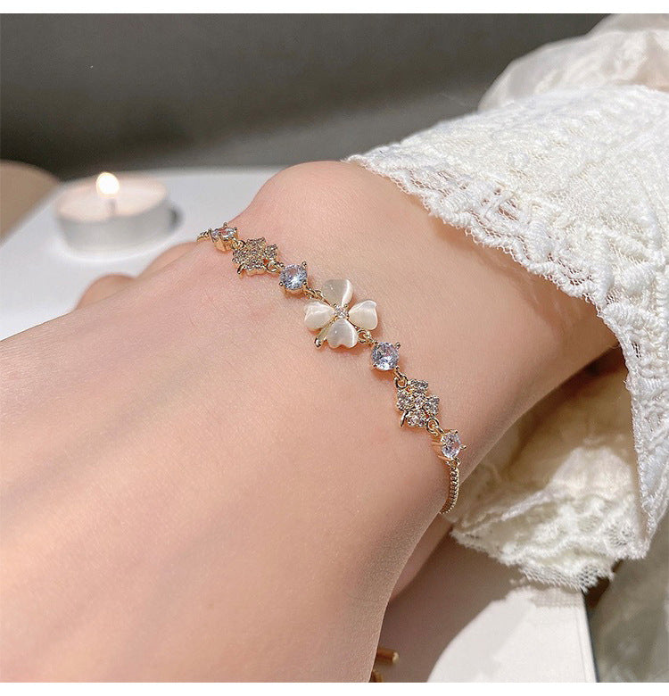 Kabuk dört yapraklı yonca bileklik dişi