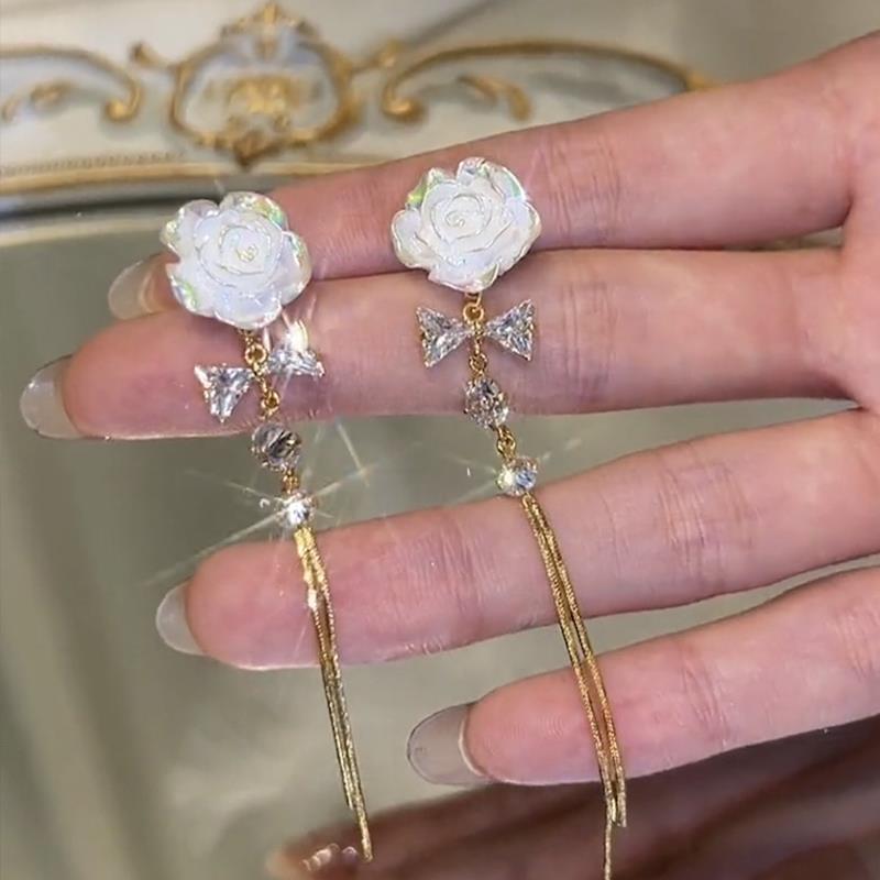 Retro gentle camellia tassel earrings