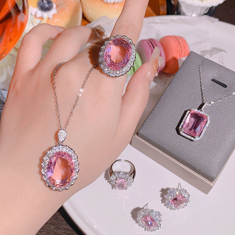 گردنبند آویز صورتی بیضی شکل زیرکون