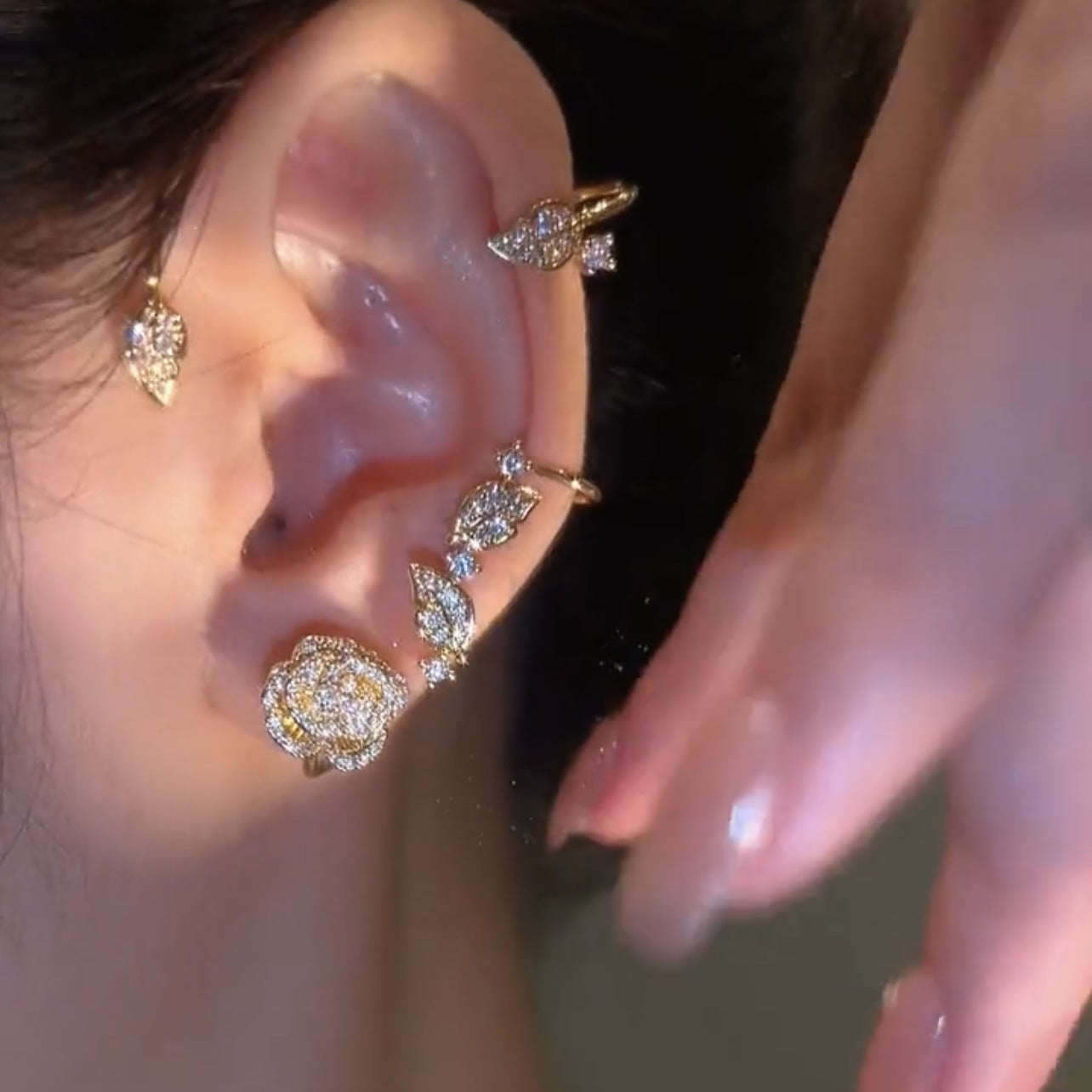 هیچ سوراخ گوش نمی تواند آویز گوش رزگلد باشد