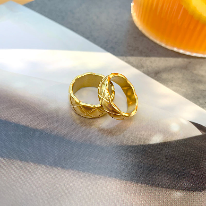 Âu Mỹ Retro Kẻ Sọc Kim Cương Vàng Thép Titan Nhẫn Nữ Thời Trang Cá Tính Nhẫn Cặp Đôi Ngón trỏ Khớp Nhẫn