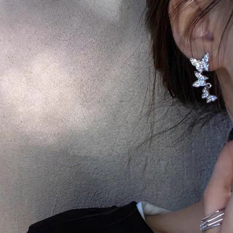 دو تا گوشواره منگوله پروانه ای نامتقارن