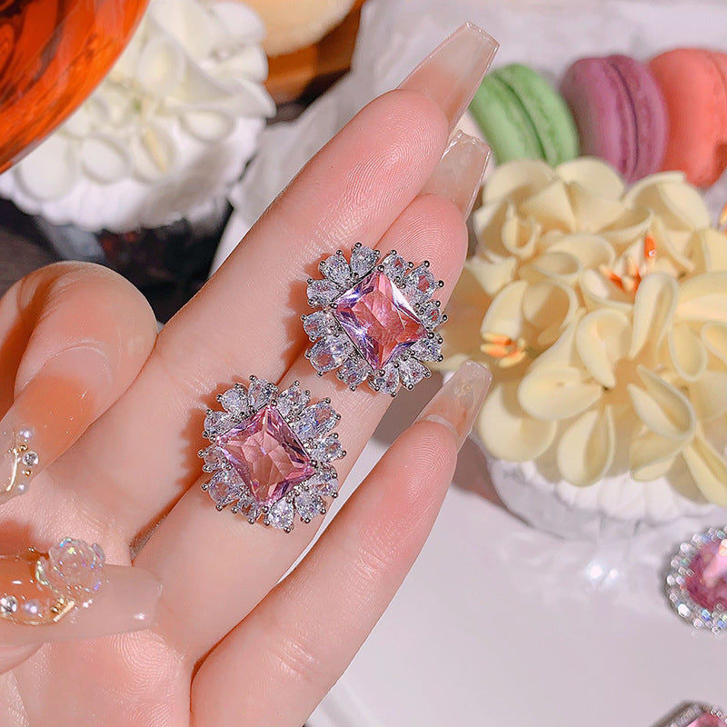 گردنبند آویز صورتی بیضی شکل زیرکون