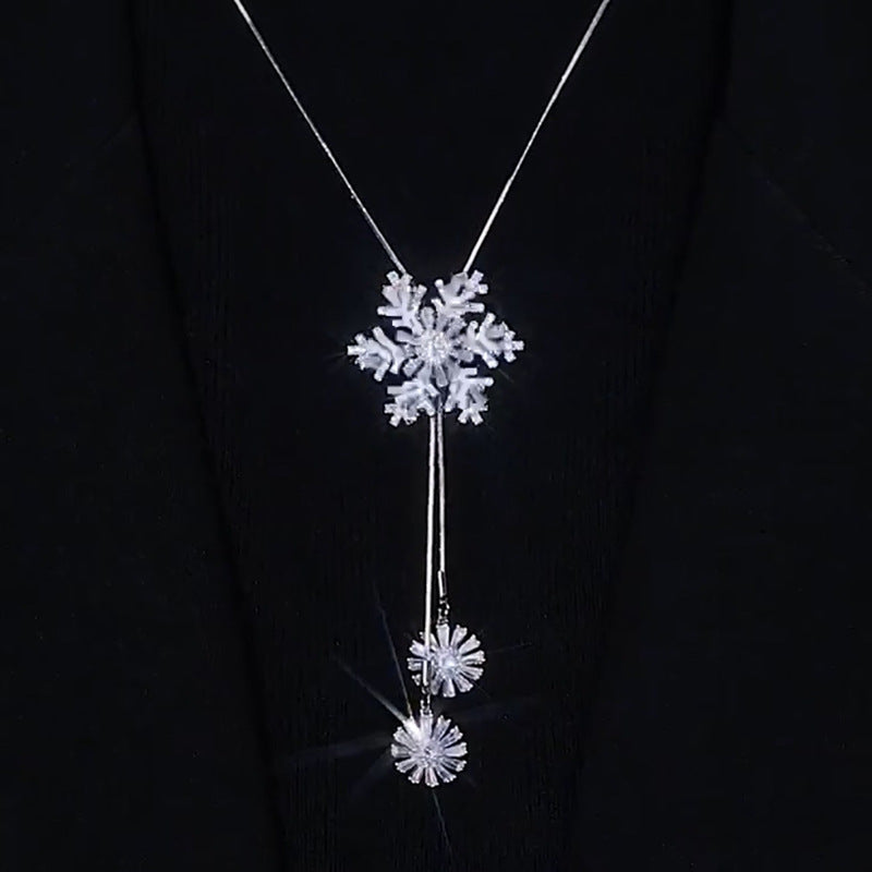 Rantai sweter kepingan salju zirkon berputar kalung Joker wanita