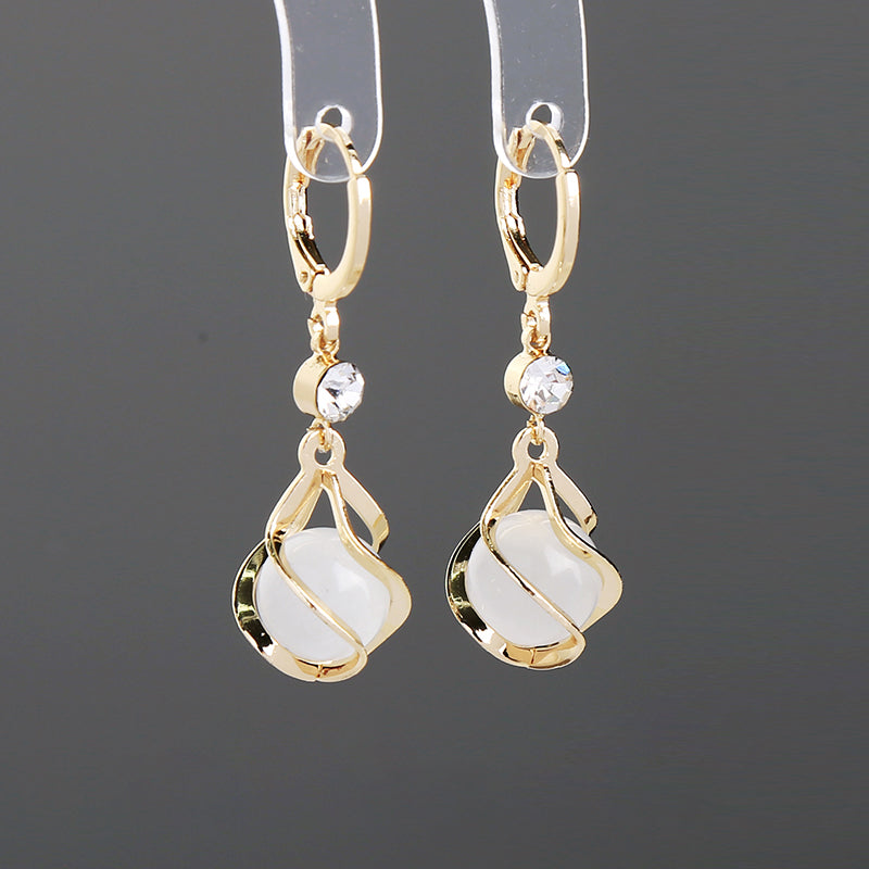 Fashion Design Sense Spiral Opal Earrings Super Flash Diamond Gem Earrings Face Skinny Ear Jewelry