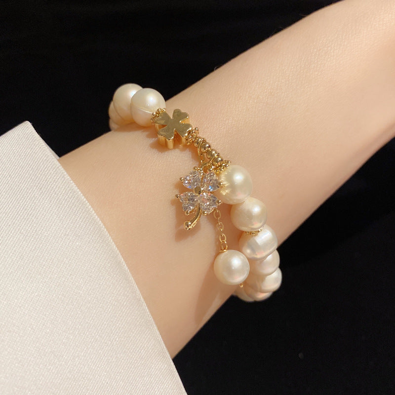 Gelang Bunga Empat Daun Sederhana Putih