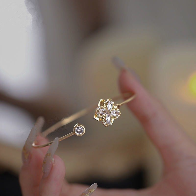 Memutar Gelang Semanggi Bor Flash