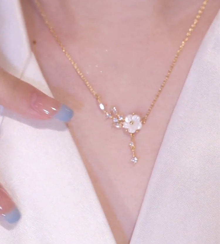 Flower tassel necklace