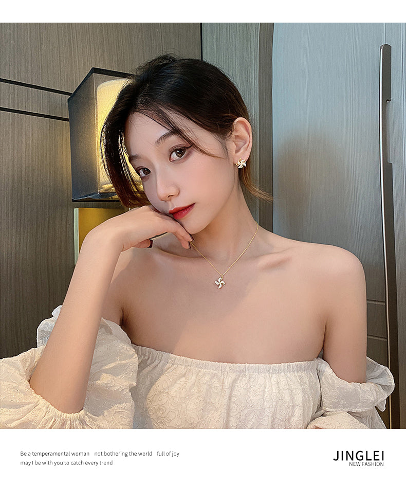 Kalung kincir angin yang dapat diputar untuk wanita musim panas mewah ceruk rantai klavikula 2021 perasaan desain baru aksesoris kalung merah bersih