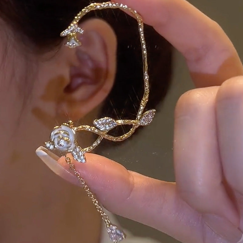 귀를 뚫지 않은 동백나무 덩굴.