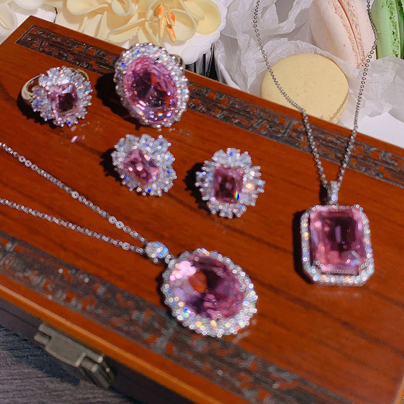 گردنبند آویز صورتی بیضی شکل زیرکون