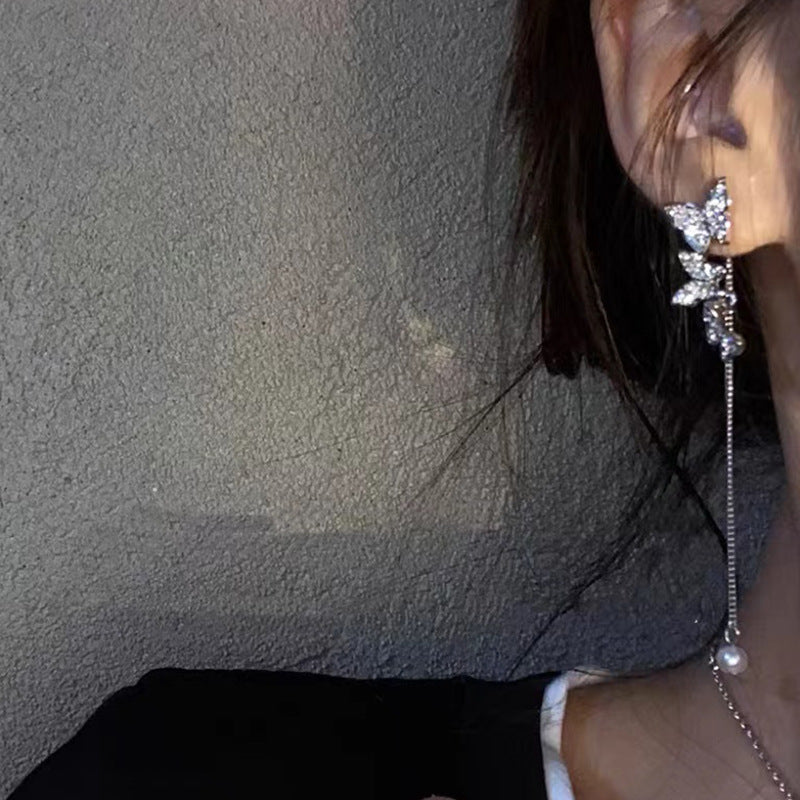 دو تا گوشواره منگوله پروانه ای نامتقارن