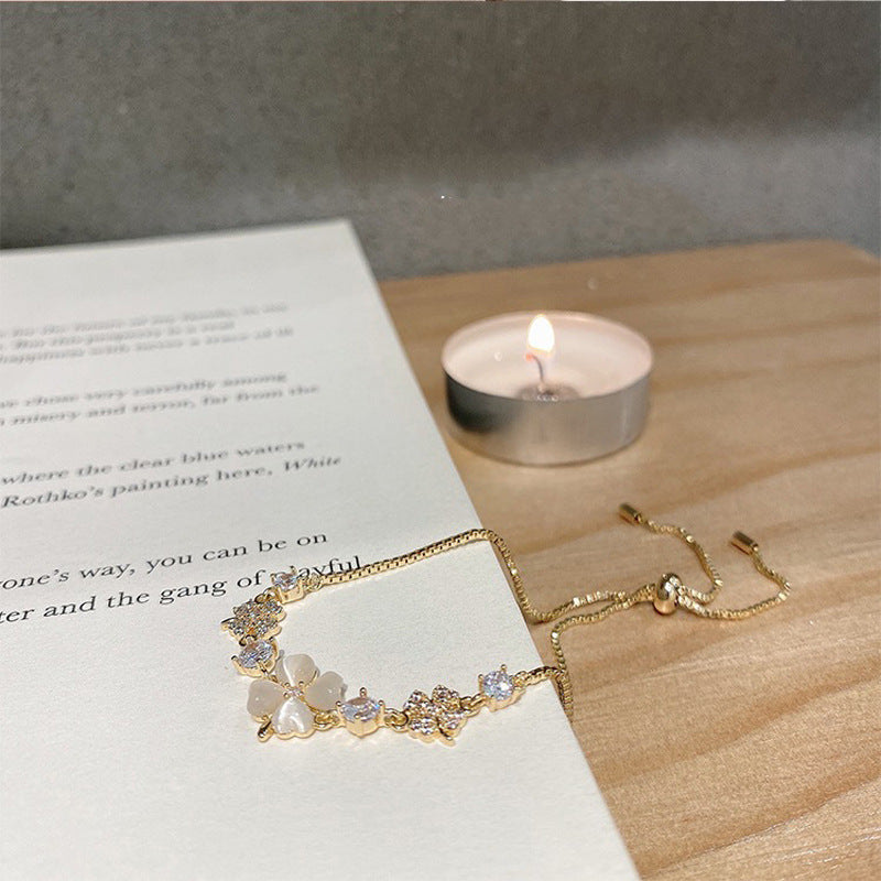 Shell four-leaf clover bracelet female